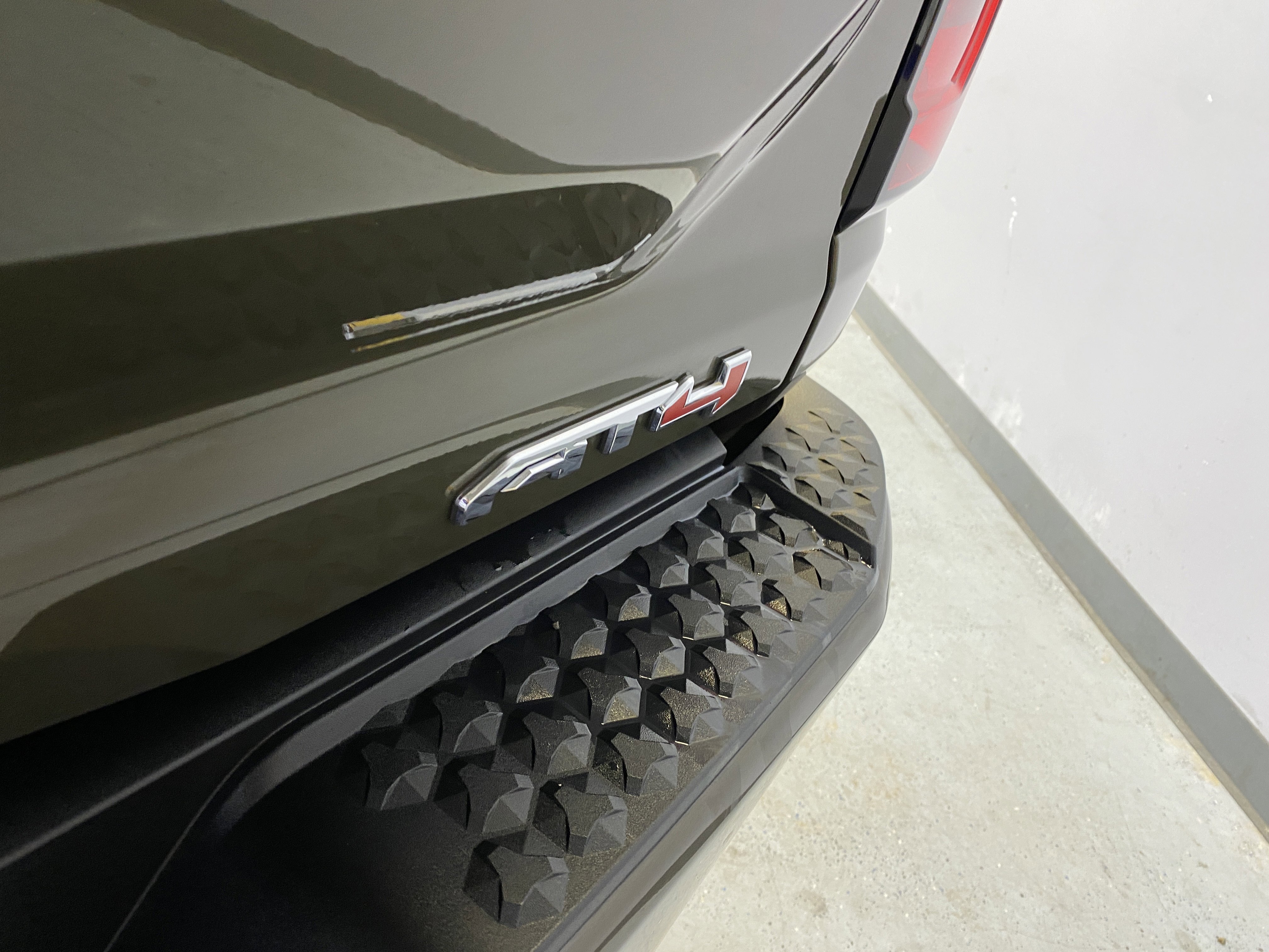 Used 2024 GMC Canyon AT4 image 17