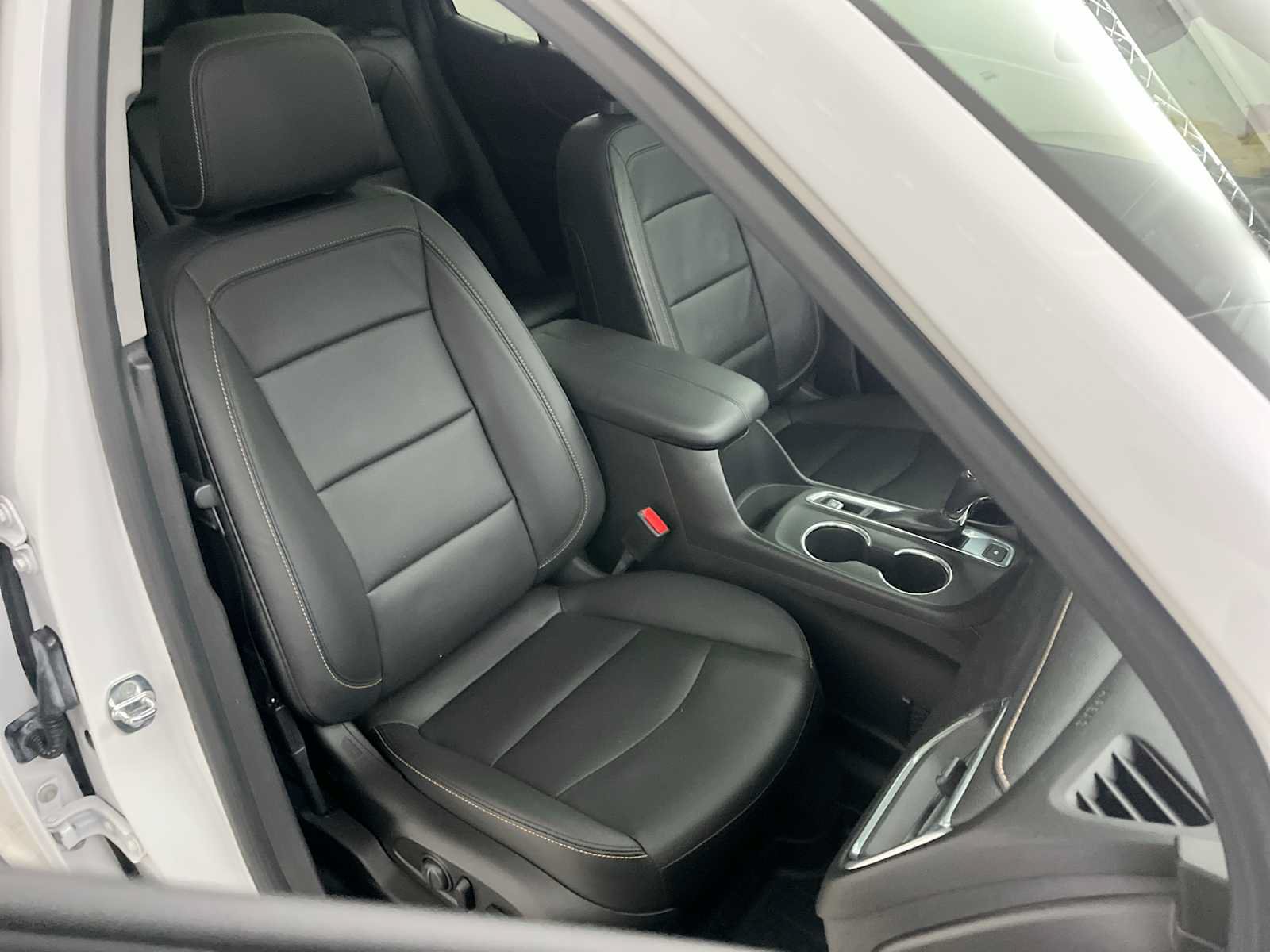 Used 2018 Chevrolet Equinox Premier FWD image 32