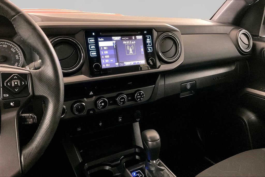 Used 2017 Toyota Tacoma TRD Sport w/ Tow Package (A/T) AWD/4WD image 9