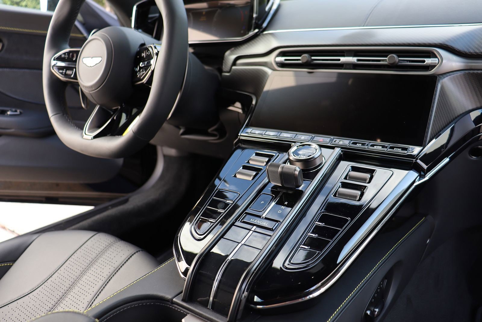 New 2025 Aston Martin V8 Vantage Coupe image 13