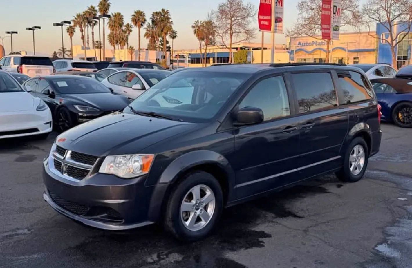 Used 2012 Dodge Grand Caravan SXT image 3