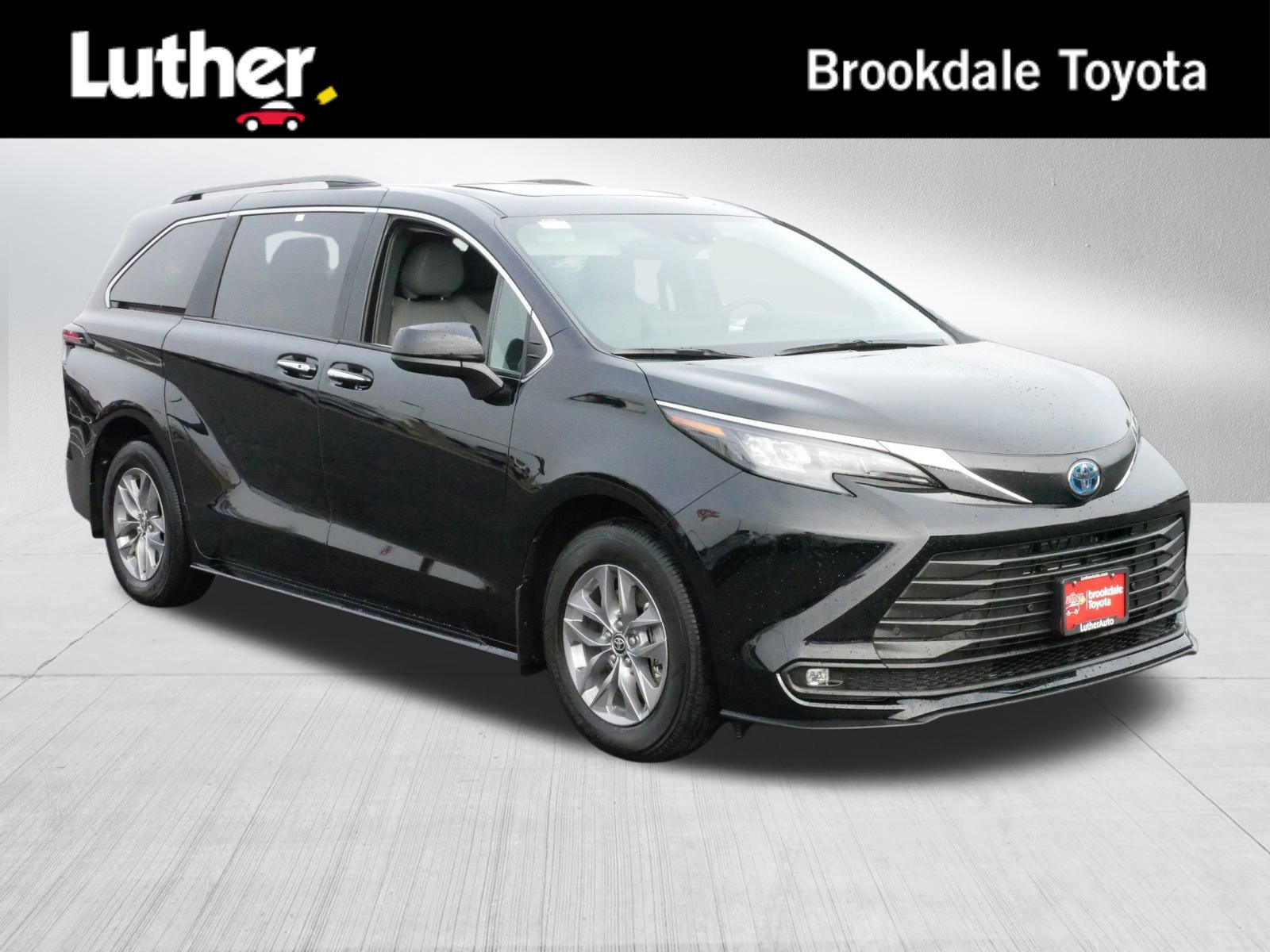 Used 2025 Toyota Sienna XLE