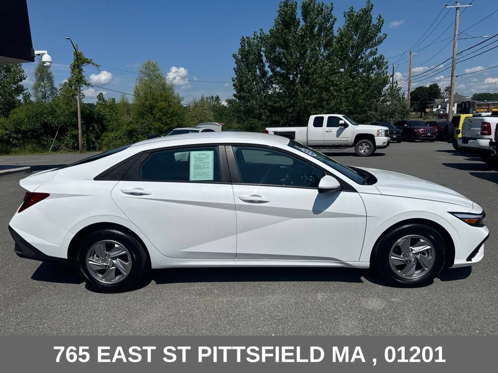 Used 2025 Hyundai Elantra SE FWD image 9