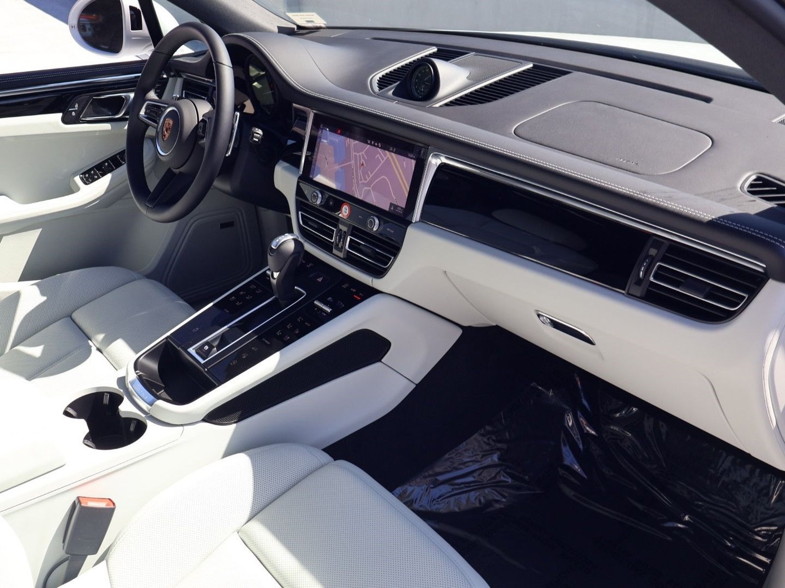 New 2026 Porsche Macan AWD/4WD image 25