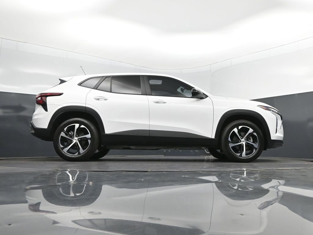 Used 2025 Chevrolet Trax RS w/ Sunroof Package image 42