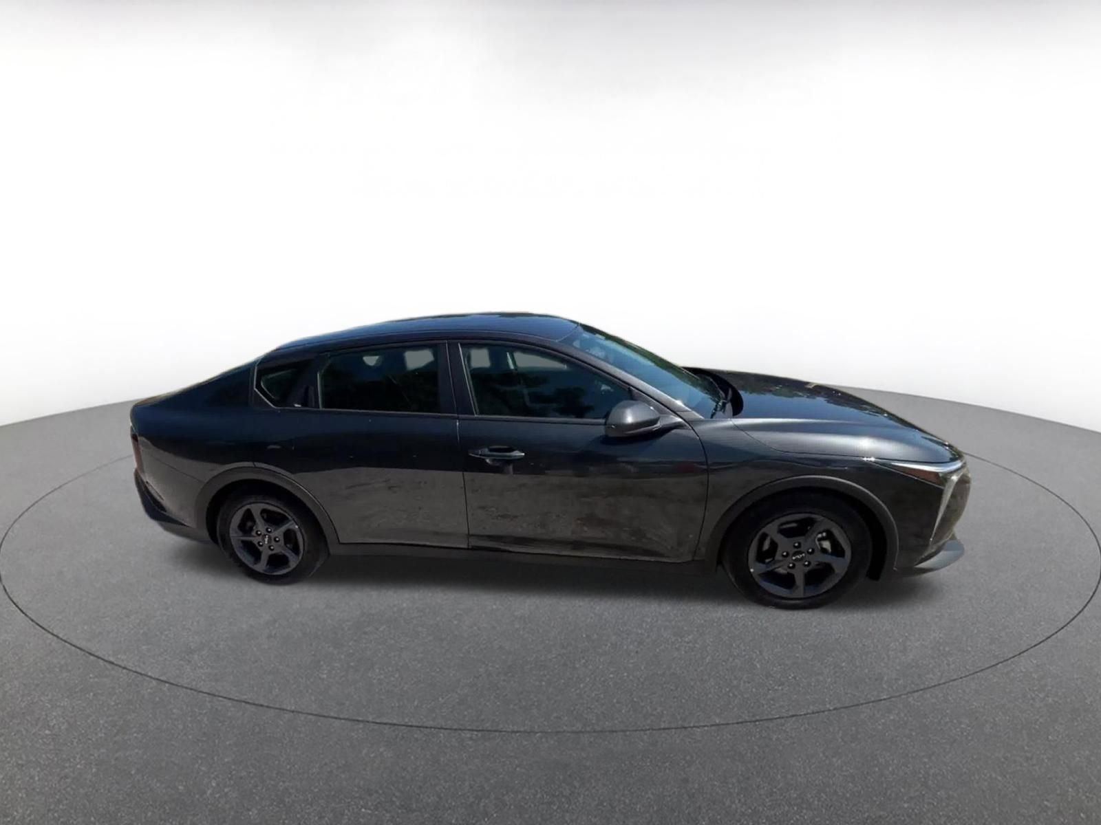 Used 2025 Kia K4 FWD image 3