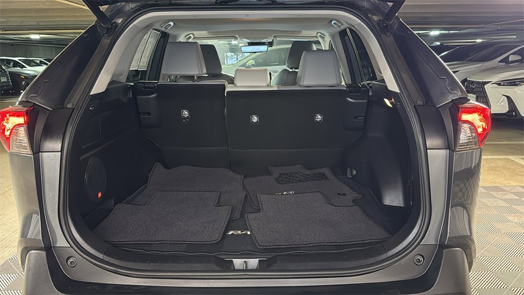 Used 2020 Toyota RAV4 Limited image 15