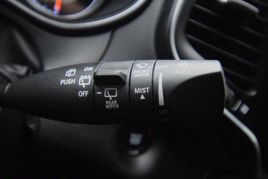 Used 2019 Jeep Cherokee Latitude Plus w/ Cold Weather Group AWD/4WD image 36