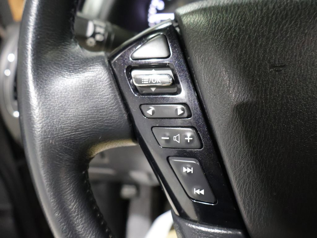 Used 2022 Nissan Armada SL w/ Captain's Chairs Package image 36