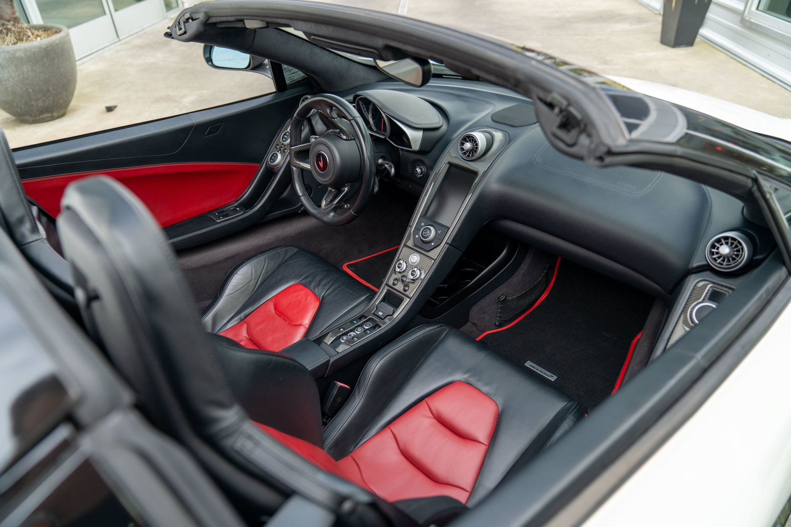 Used 2016 McLaren 650S Spider RWD image 12