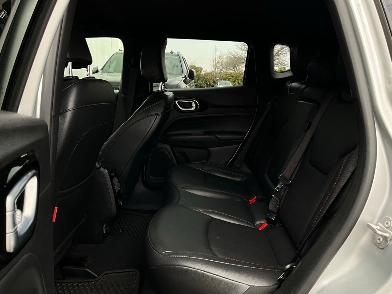 Used 2025 Jeep Compass Trailhawk AWD/4WD image 11