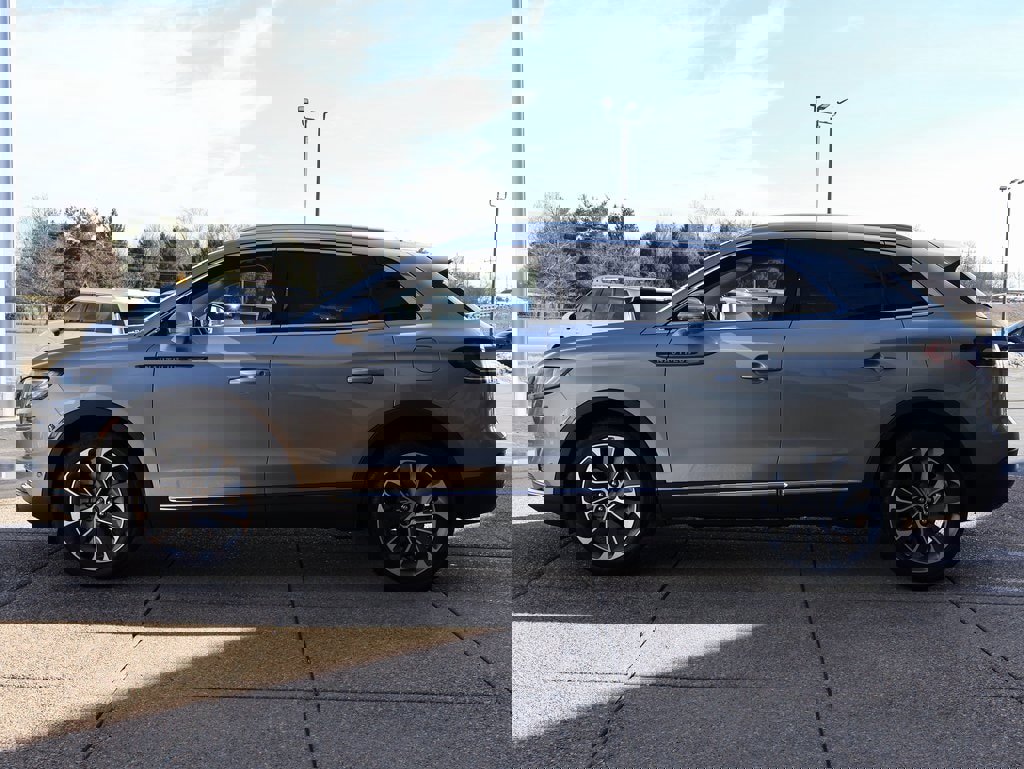 Used 2023 Lincoln Nautilus Reserve w/ Equipment Group 201A image 3