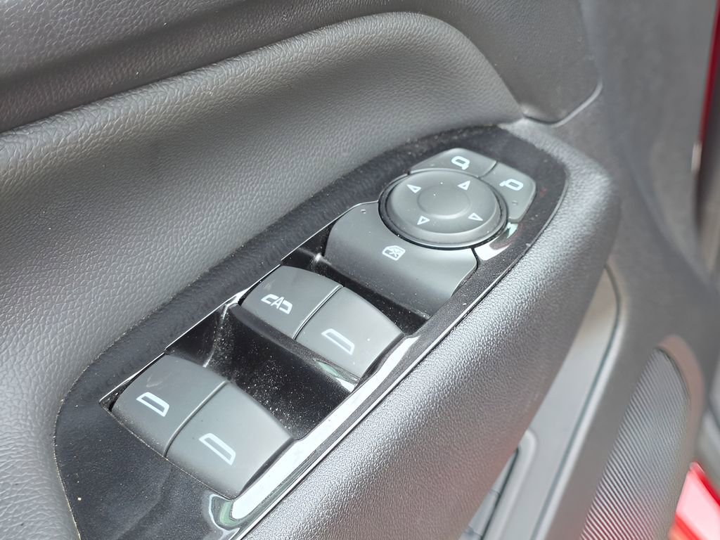 Used 2023 Chevrolet Equinox Premier image 17