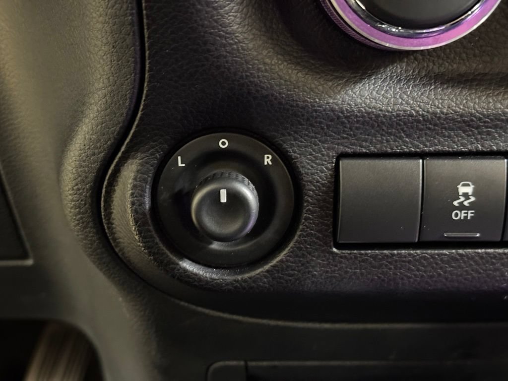Used 2018 Jeep Wrangler Unlimited Sahara AWD/4WD image 32