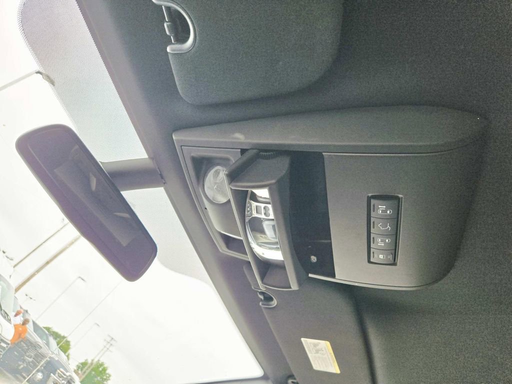 Used 2018 Dodge Grand Caravan SXT FWD image 29