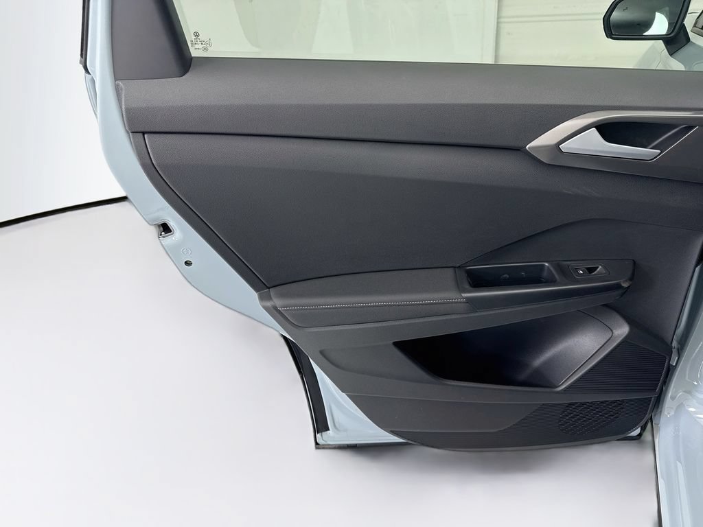 New 2026 Volkswagen Taos SE FWD image 24