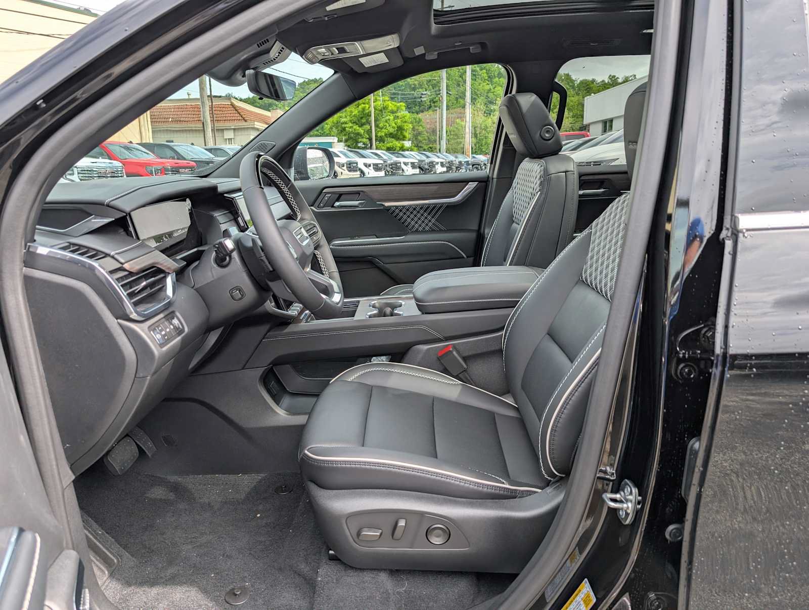 New 2026 GMC Acadia Denali w/ Super Cruise Package AWD/4WD image 4