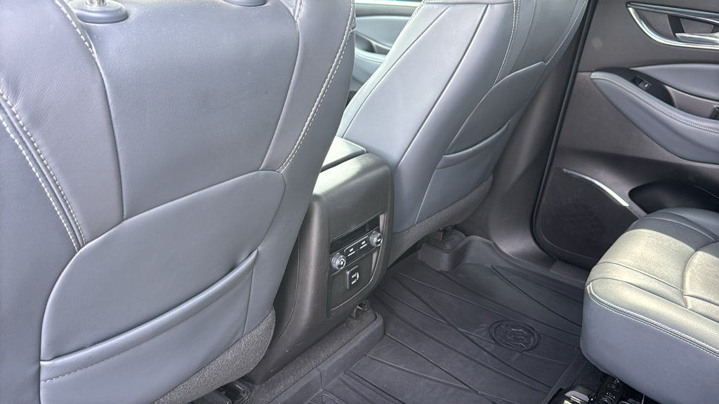 Used 2018 Buick Enclave Essence AWD/4WD image 31