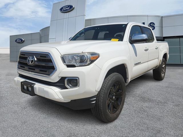 Used 2017 Toyota Tacoma Limited w/ Tow Package image 3