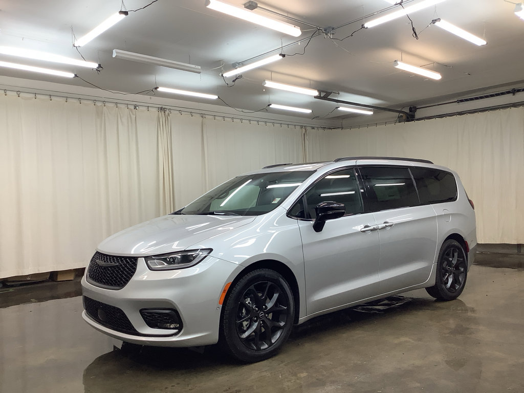New 2026 Chrysler Pacifica Select w/ S Appearance Package FWD image 1
