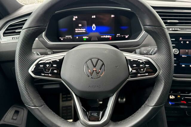 Used 2024 Volkswagen Tiguan SE R-Line FWD image 24