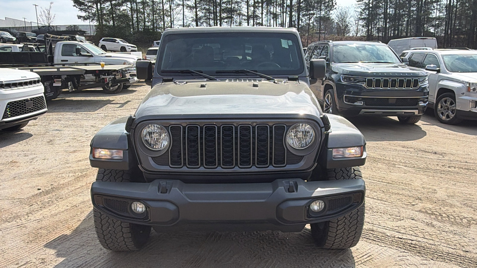 Used 2025 Jeep Gladiator Sport image 3