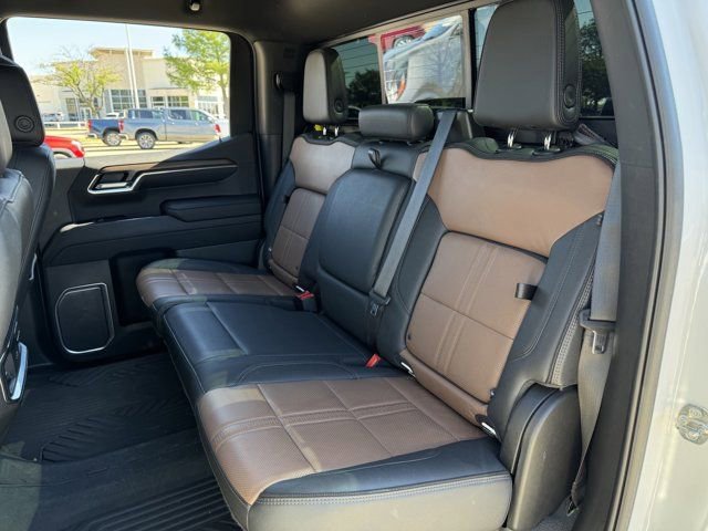 Used 2023 Chevrolet Silverado 1500 High Country w/ Technology Package AWD/4WD image 30