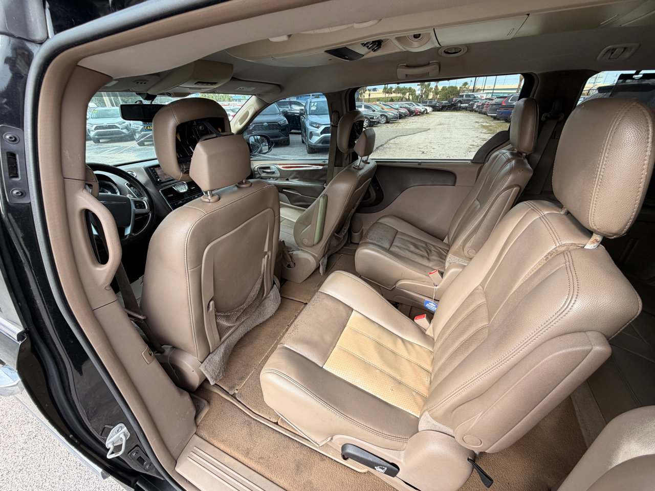 Used 2013 Chrysler Town & Country Touring-L w/ Premium Group image 12