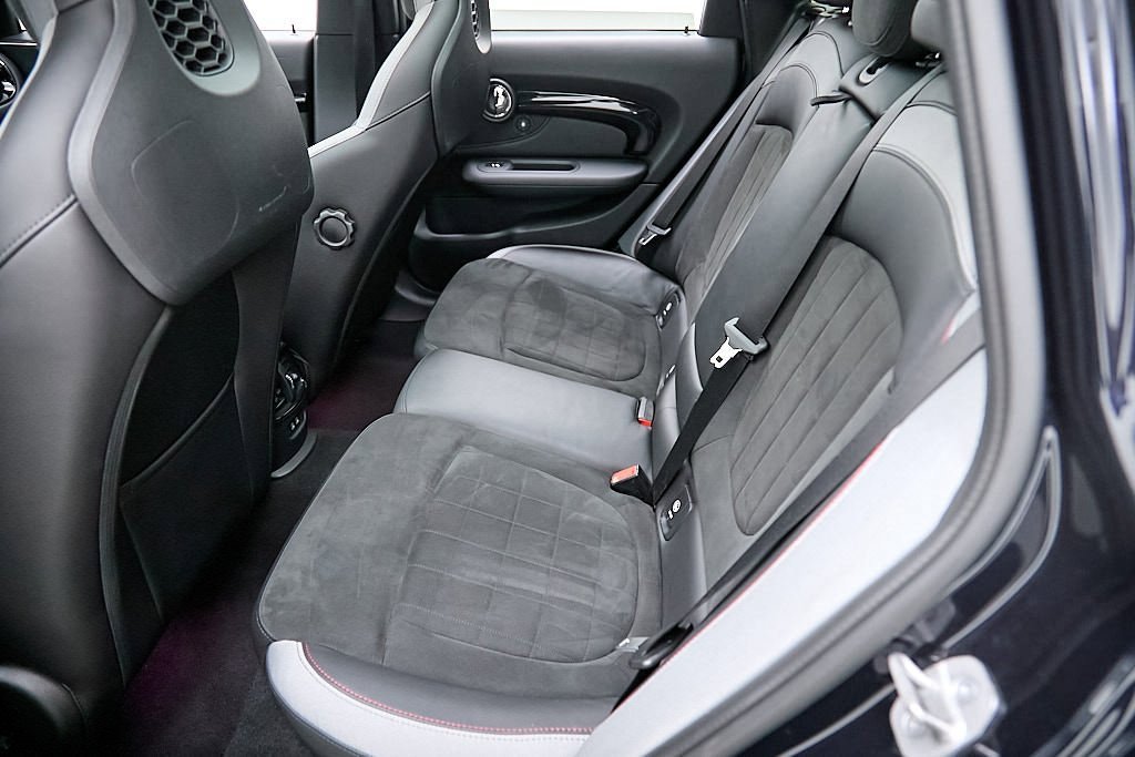 Used 2022 MINI Cooper Clubman John Cooper Works image 26