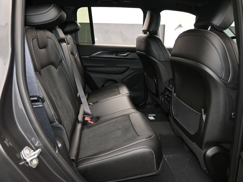 New 2025 Jeep Grand Cherokee Altitude AWD/4WD image 33