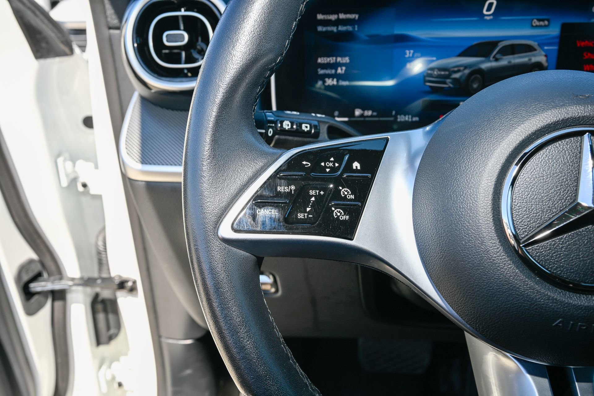 Used 2024 Mercedes-Benz GLC 300 image 26