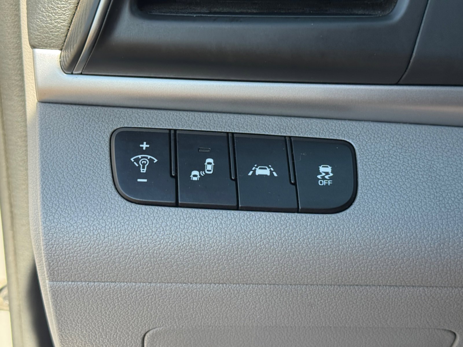 Used 2020 Hyundai Elantra SEL image 24