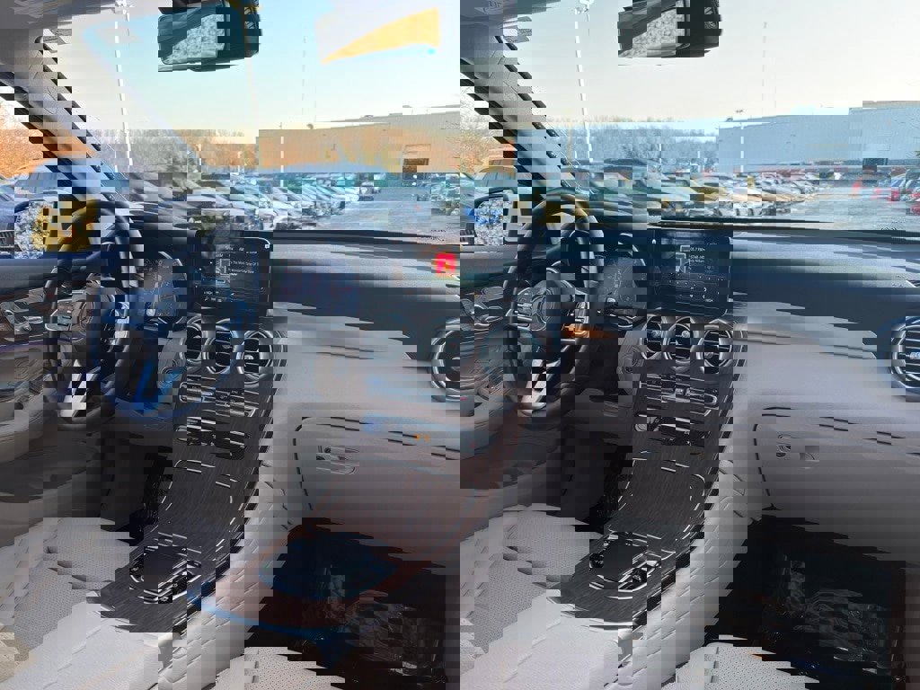 Used 2022 Mercedes-Benz GLC 300 4MATIC image 15