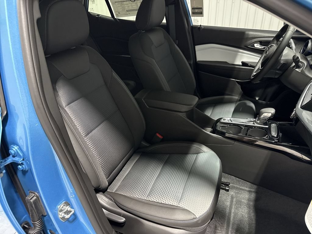New 2026 Chevrolet Trax LT w/ Midnight Edition FWD image 29