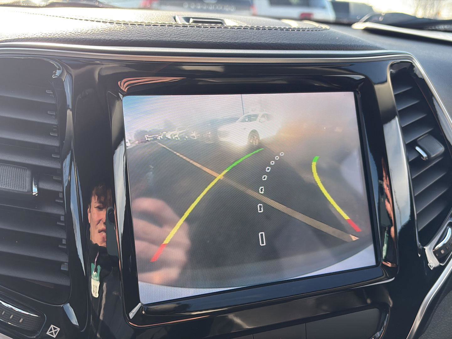 Used 2019 Jeep Cherokee Limited image 27