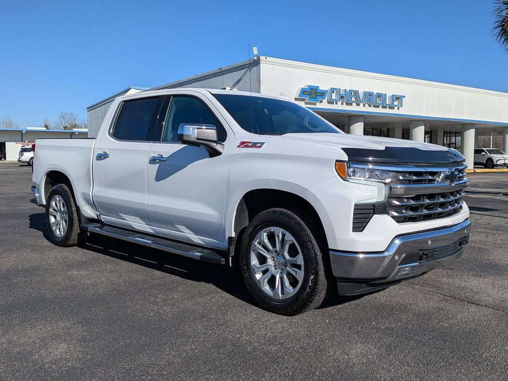 Used 2025 Chevrolet Silverado 1500 LTZ AWD/4WD image 3