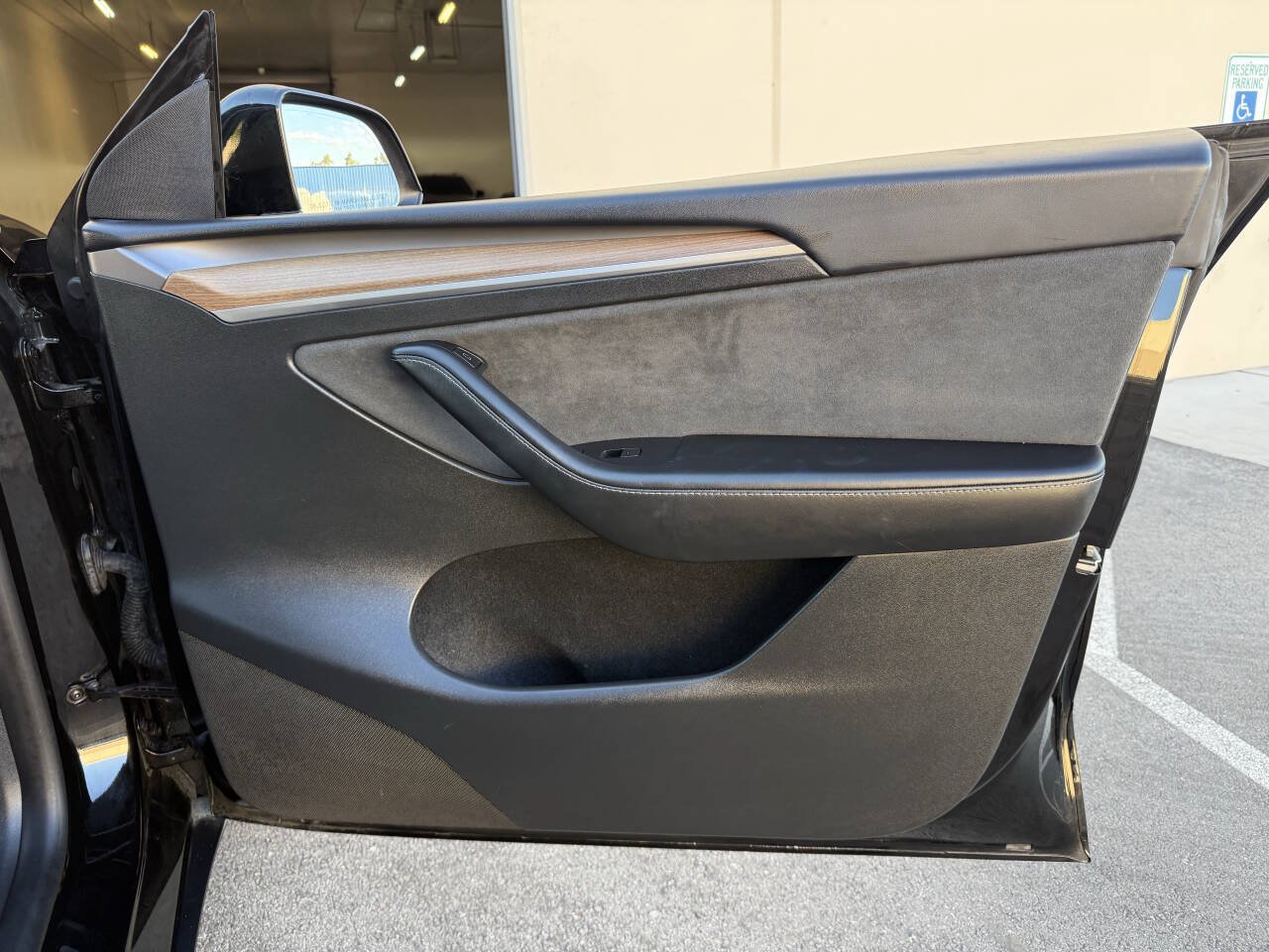 Used 2023 Tesla Model Y Long Range AWD/4WD image 29