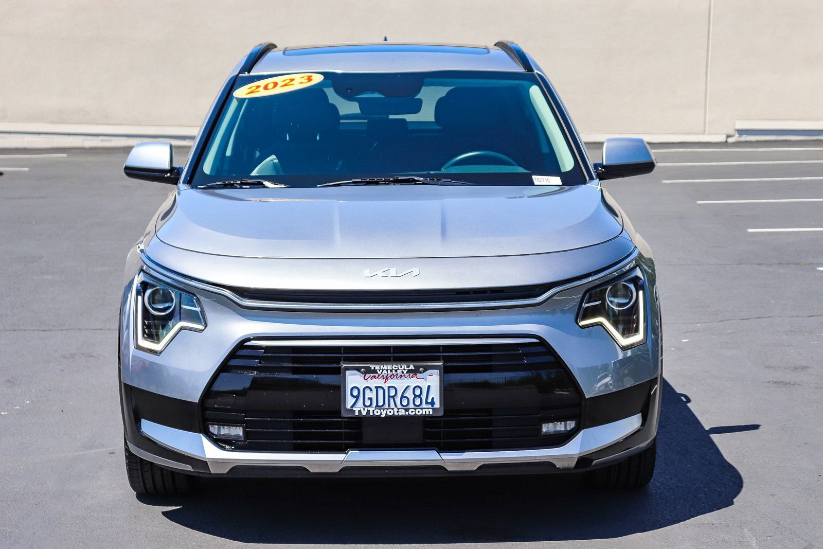 Used 2023 Kia Niro EX Touring FWD image 2