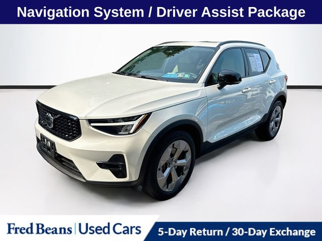 Used 2023 Volvo XC40 B5 Plus w/ Driver Assist Package AWD/4WD image 4