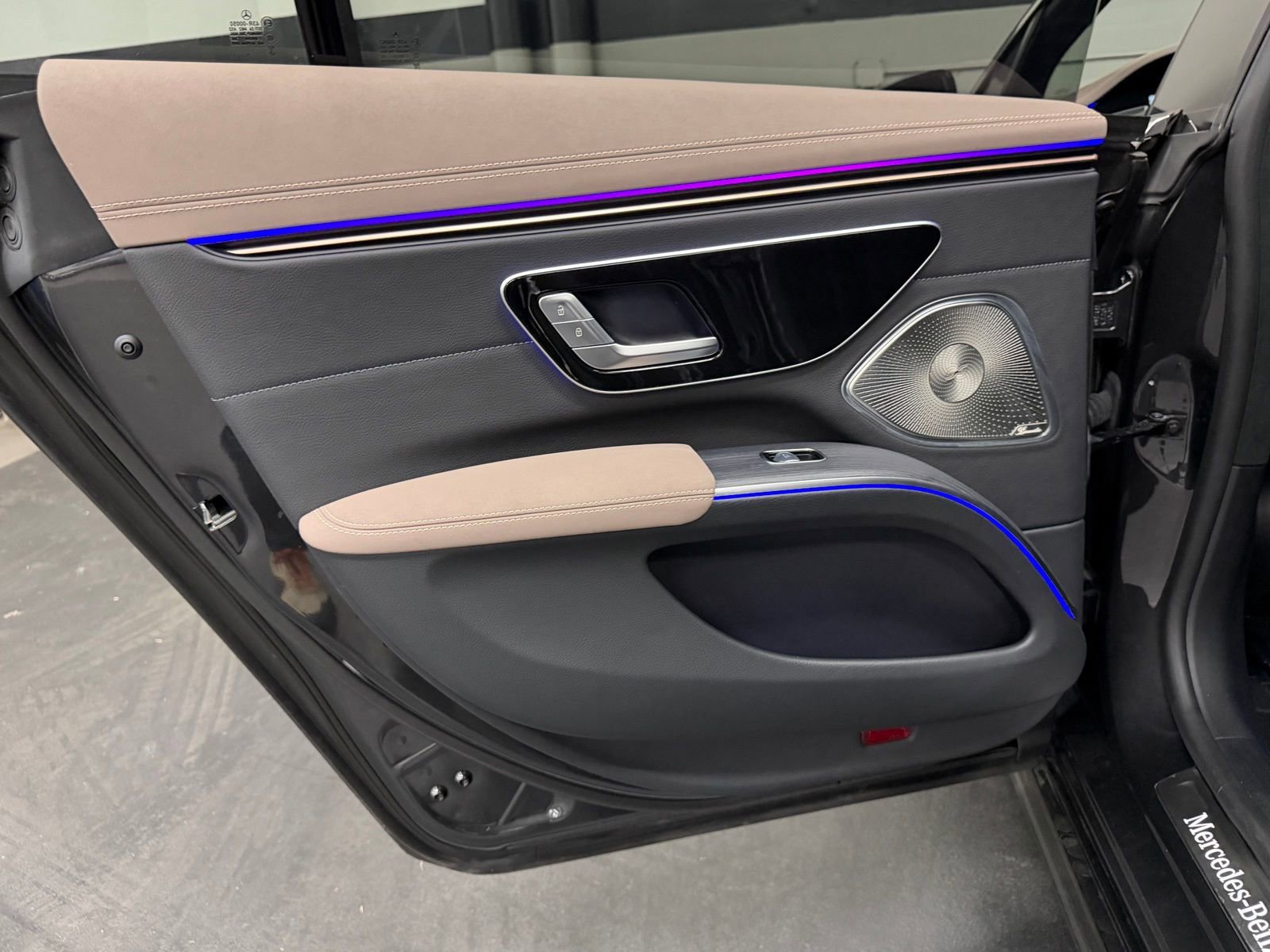 Certified 2023 Mercedes-Benz EQS 580 4MATIC Sedan image 38