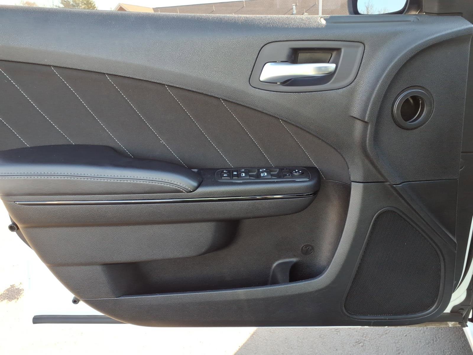 Used 2022 Dodge Charger SXT w/ Blacktop Package image 10