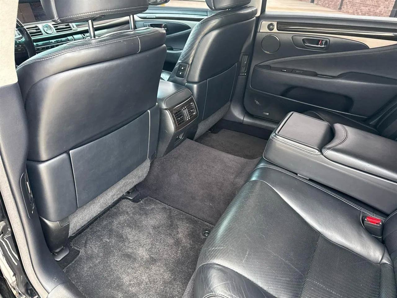 Used 2013 Lexus LS 460 L w/ Preferred Accessory Package RWD image 42