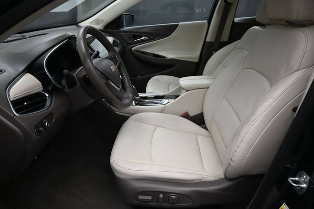 Used 2020 Chevrolet Malibu LT w/ Leather Package FWD image 12