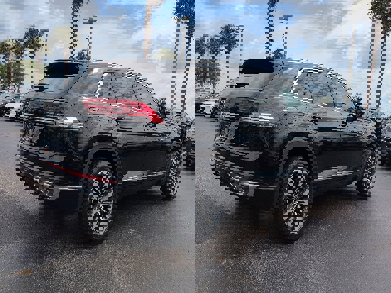 Used 2023 Volkswagen Atlas Cross Sport SEL Premium R-Line AWD/4WD image 4