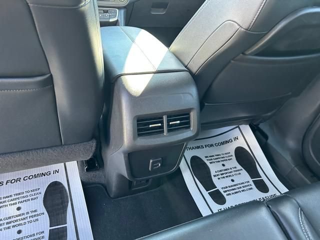 Used 2024 GMC Terrain SLT AWD/4WD image 15