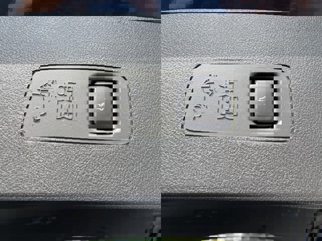 Used 2025 Lincoln Corsair FWD image 19