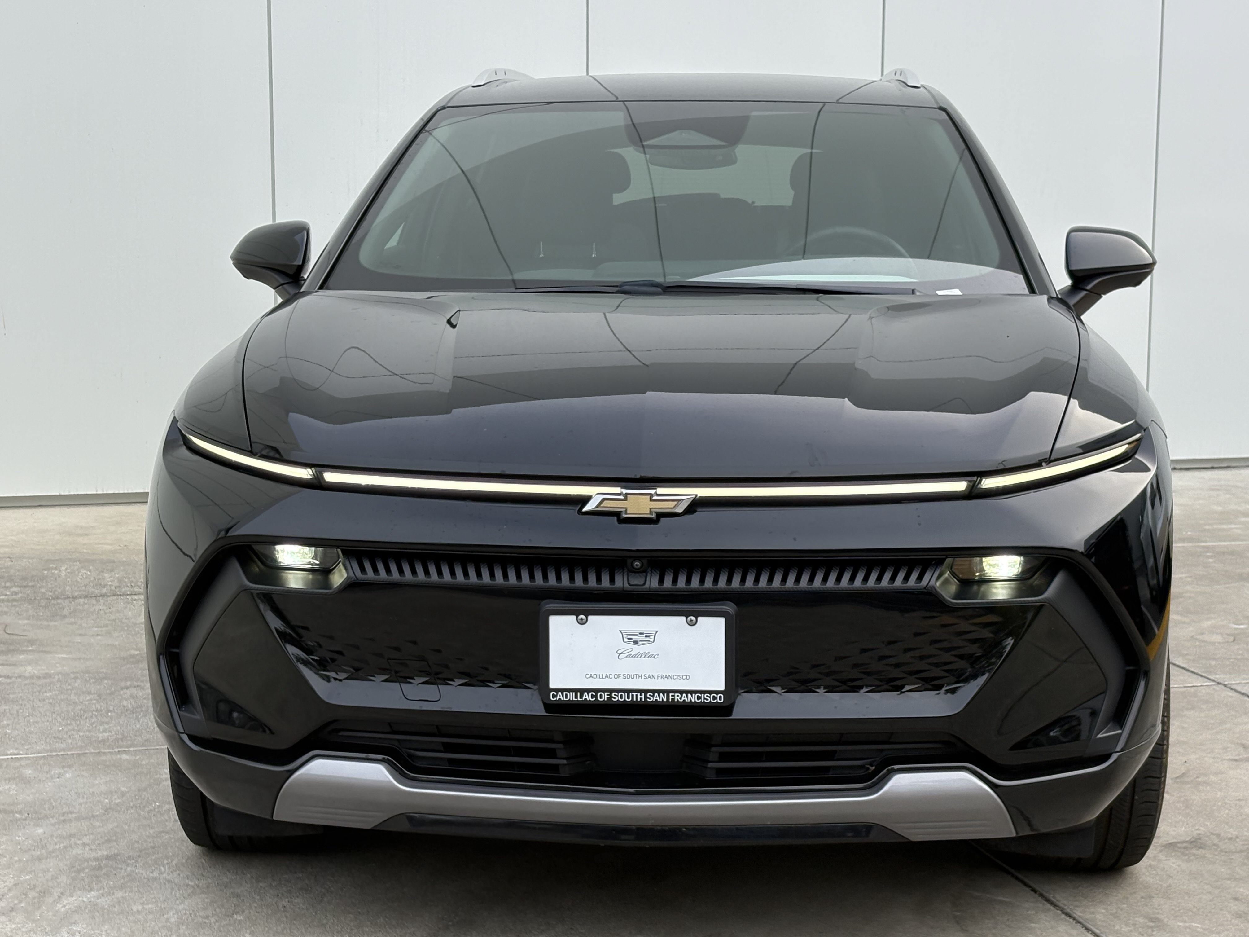 Used 2024 Chevrolet Equinox EV LT FWD image 3