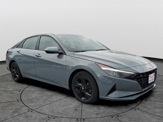 Used 2022 Hyundai Elantra SEL w/ Cargo Package FWD image 3
