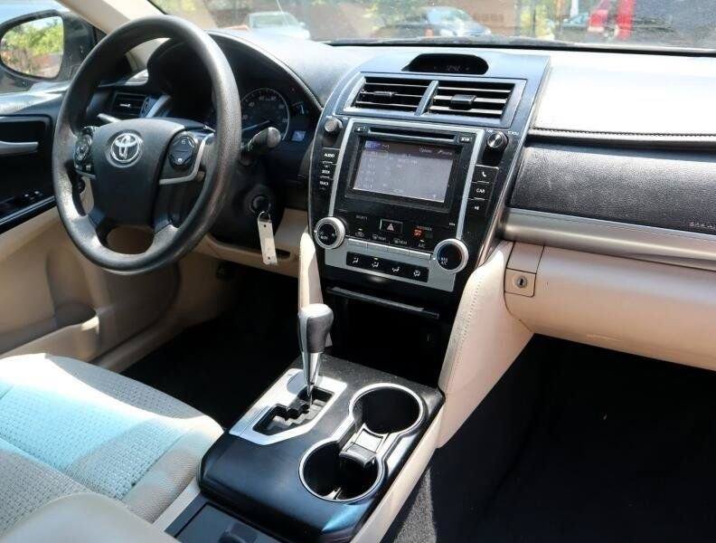 Used 2014 Toyota Camry LE FWD image 15