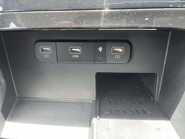Used 2024 Kia Carnival EX FWD image 30